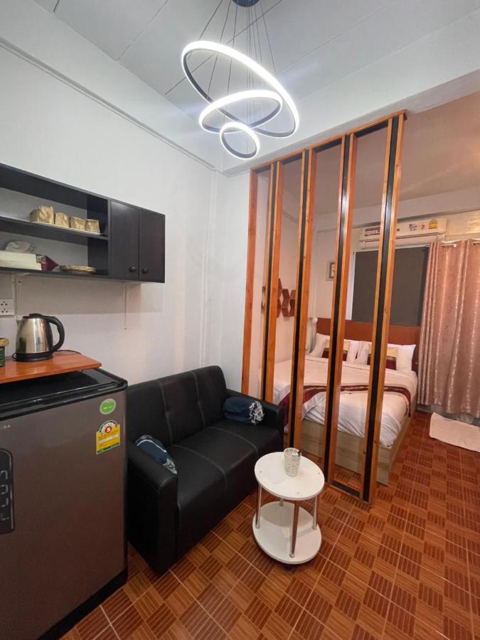 Hotel Acozyposhtel à Bangkok Extérieur photo