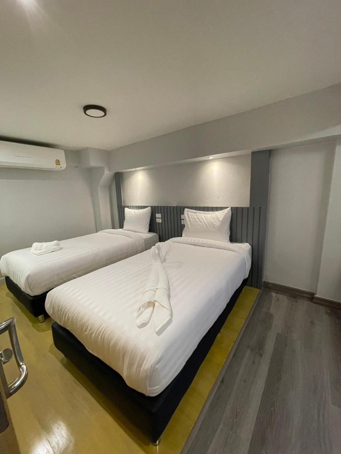 Hotel Acozyposhtel à Bangkok Extérieur photo
